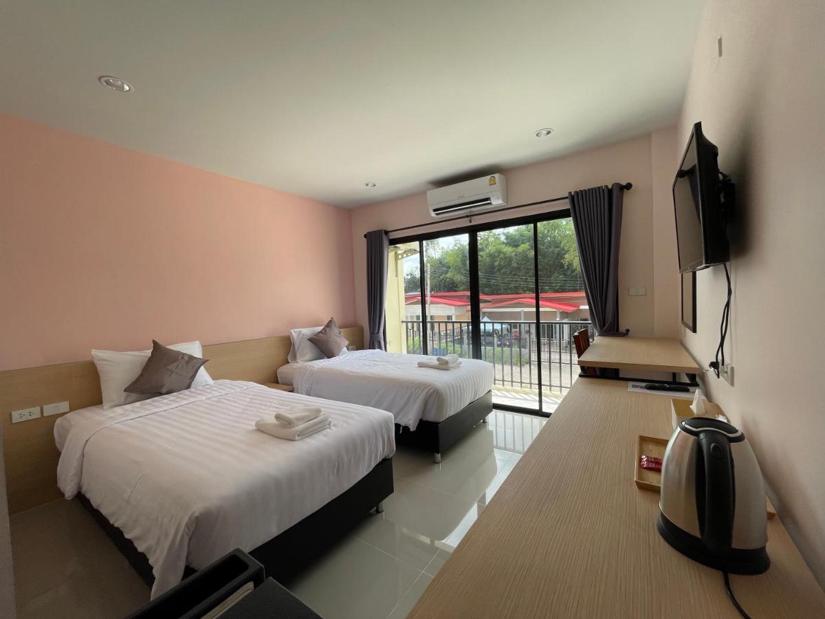 โรงแรมนิยม เอสทีเอ็น 2 - Niyom Stn 2 Hotel Ban Phue Buitenkant foto